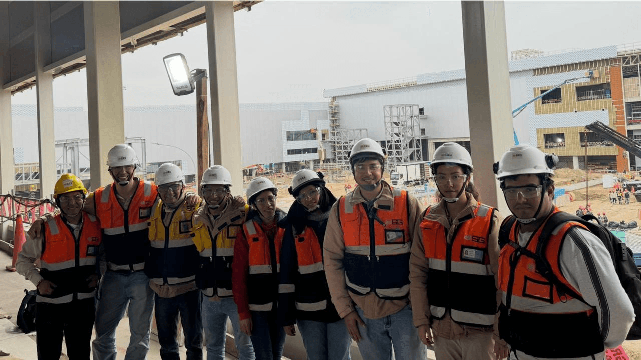 Equipo de SG Acabados en la ampliación del Aeropuerto Internacional Jorge Chávez
