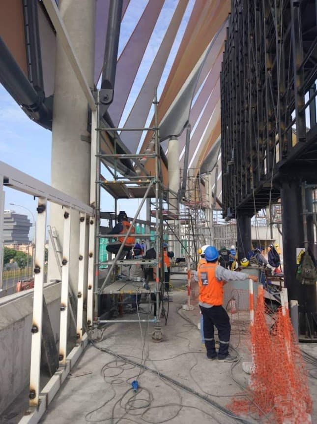 Control de audio y broadcast en recinto deportivo