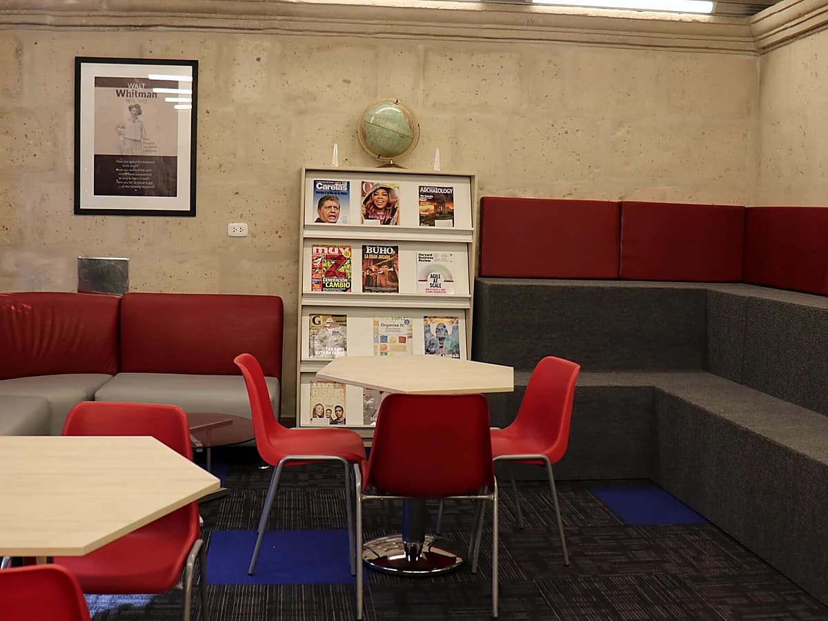 Sala docente remodelada en Arequipa